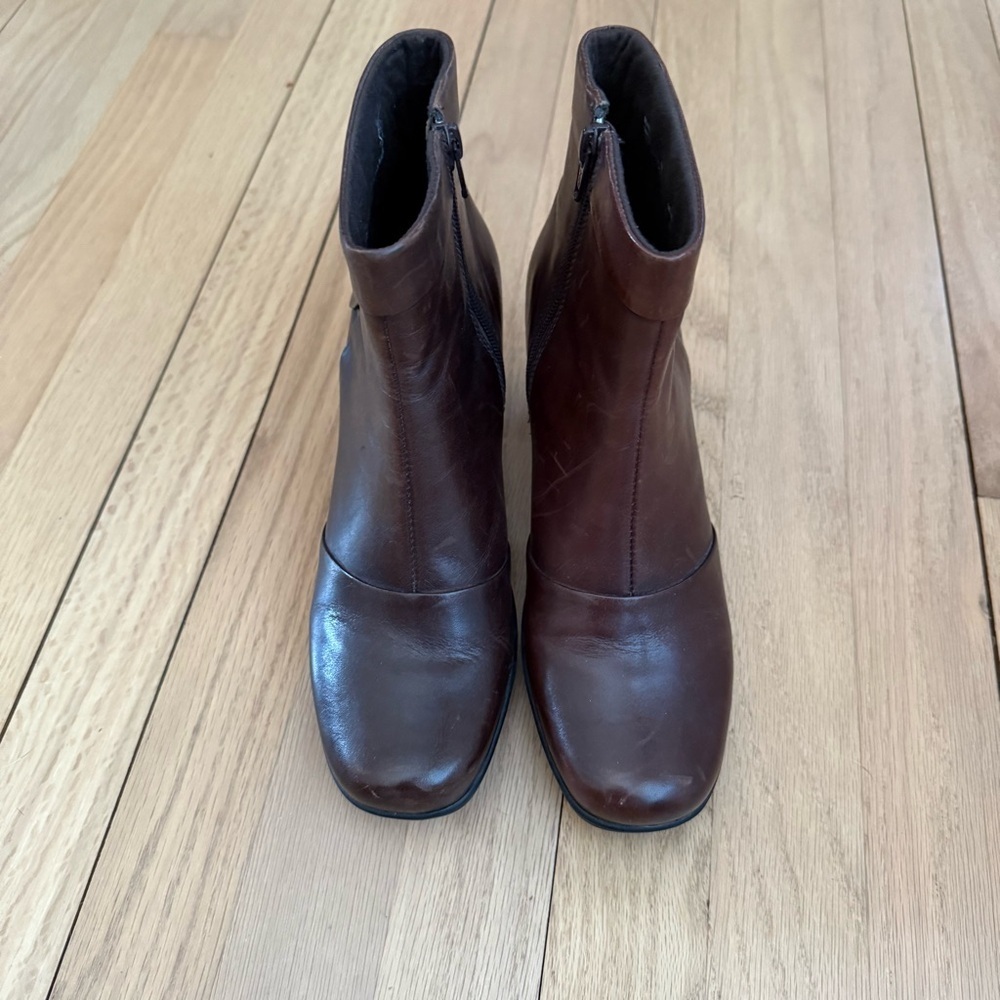 Clark’s Size 8 Dark Brown Leather Ankle Boots - Picture 3 of 8